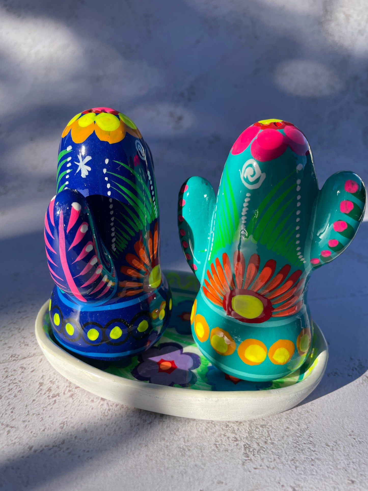 Jalisco Mexican Salt Pepper Shaker Saleros Juego de Saleros Hanpainted Shakers Set Unique Salt Pepper Shakers