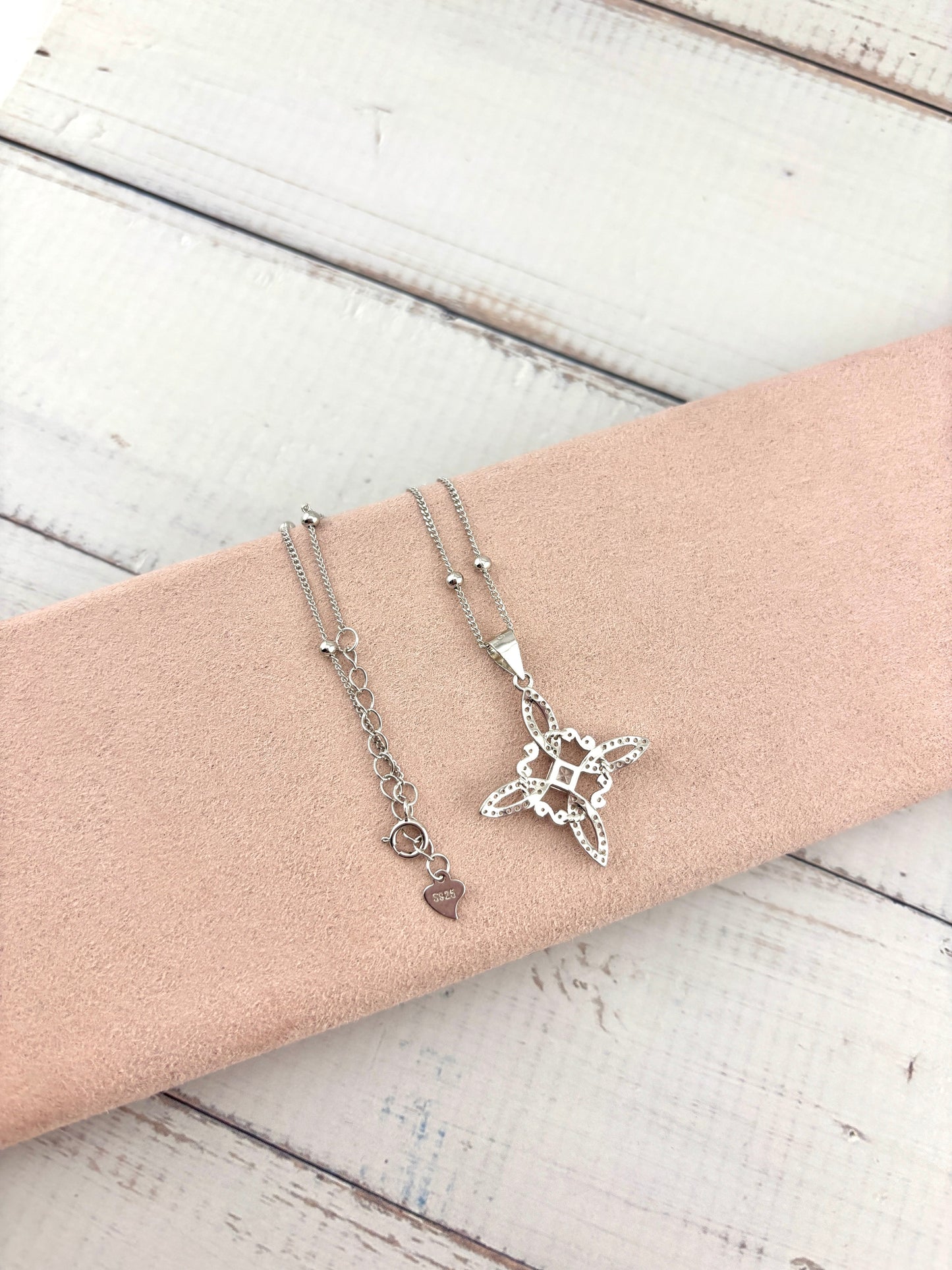 Witch Knot Necklace in 925 Silver with Beaded Chain | Collar nudo de bruja plata 925 con cadena de bolitas