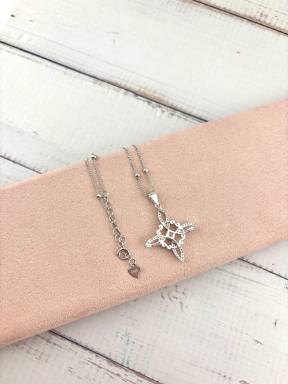 Witch Knot Necklace in 925 Silver with Beaded Chain | Collar nudo de bruja plata 925 con cadena de bolitas