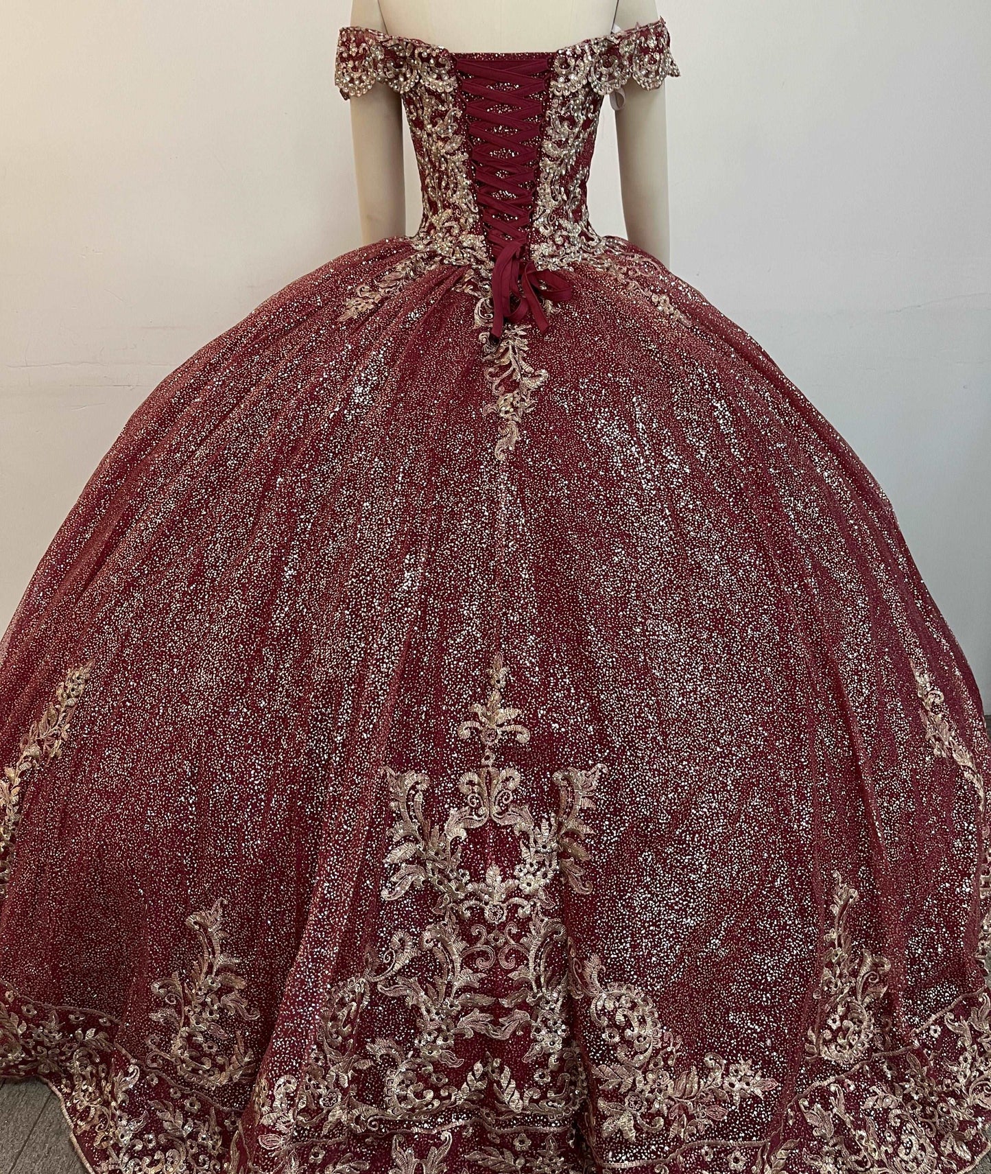 (LIVE 32) 15 ball gowns glitter tulle