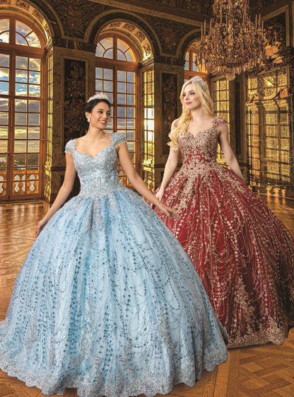 (LIVE 33) Elegant gowns, sparkling jewels, carve unique grace.