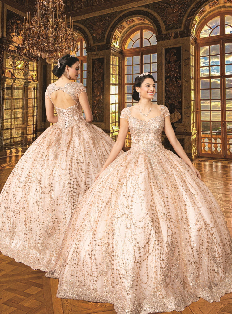 (LIVE 33) Elegant gowns, sparkling jewels, carve unique grace.