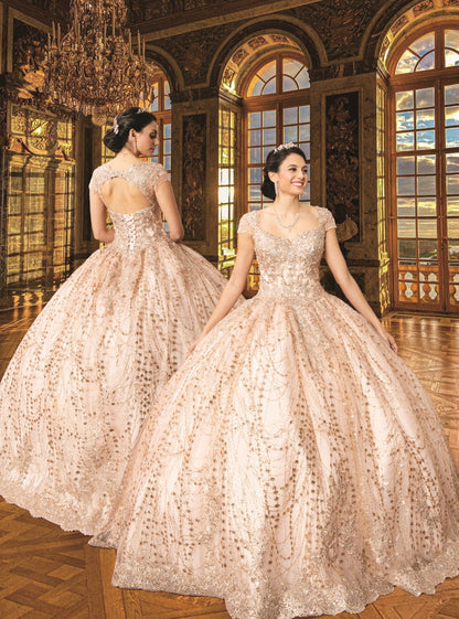 (LIVE 33) Elegant gowns, sparkling jewels, carve unique grace.