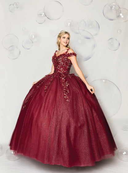 (LIVE 14) Gowns on, mermaid style, fashionable presence.
