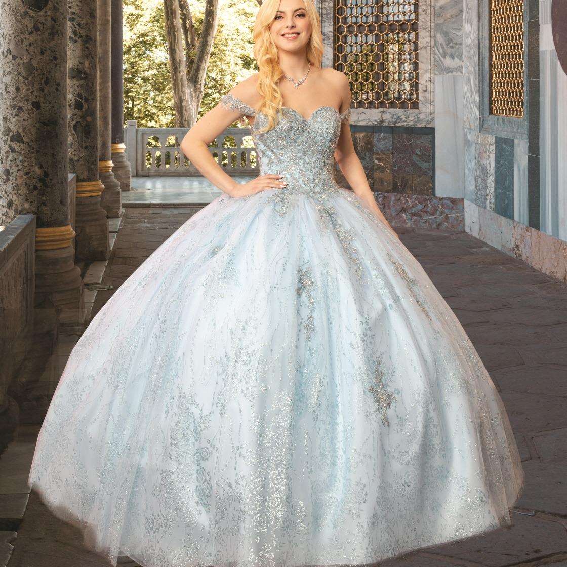 (LIVE 34) Fine gowns, weave dreamy tales.