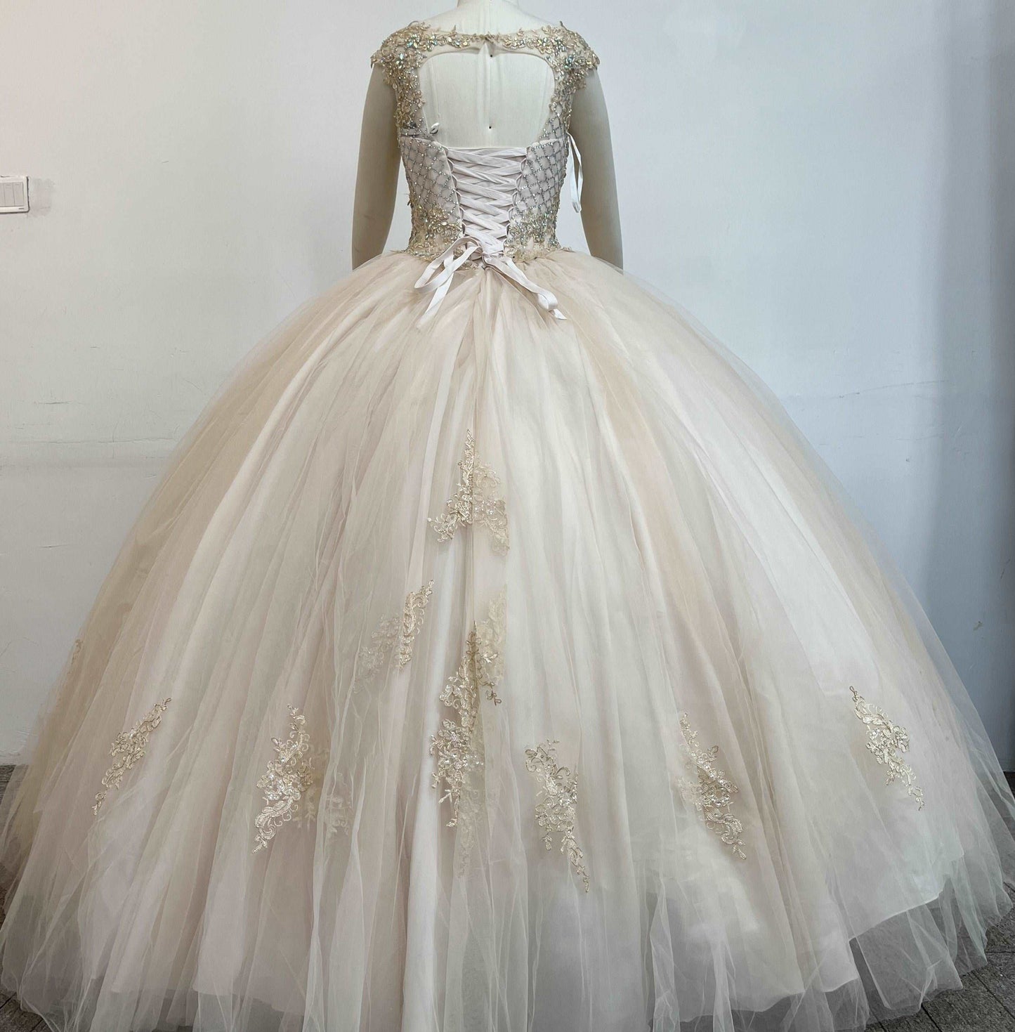 0.1 Fine gowns, 3D embroidery, weave dreamy tales.