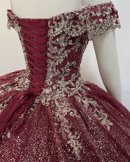 (LIVE 32) 15 ball gowns glitter tulle