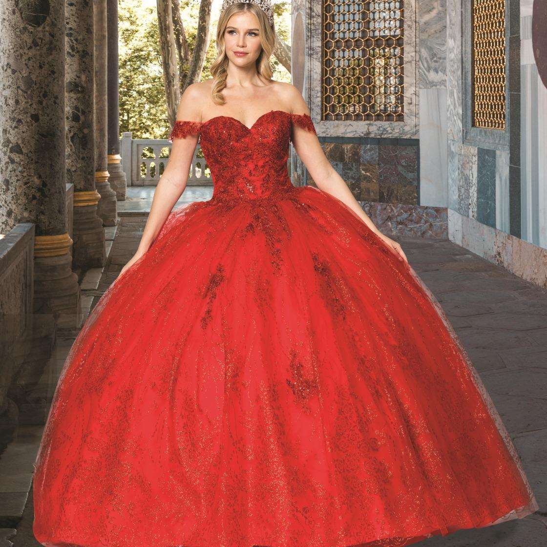 (LIVE 34) Fine gowns, weave dreamy tales.