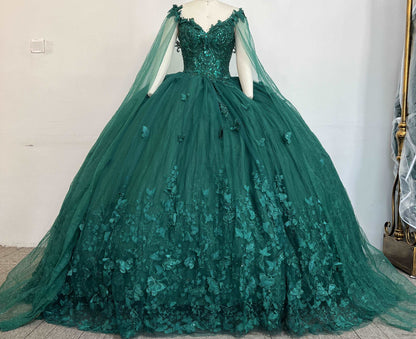 (LIVE 18) Fine gowns, 3D embroidery, weave dreamy tales.