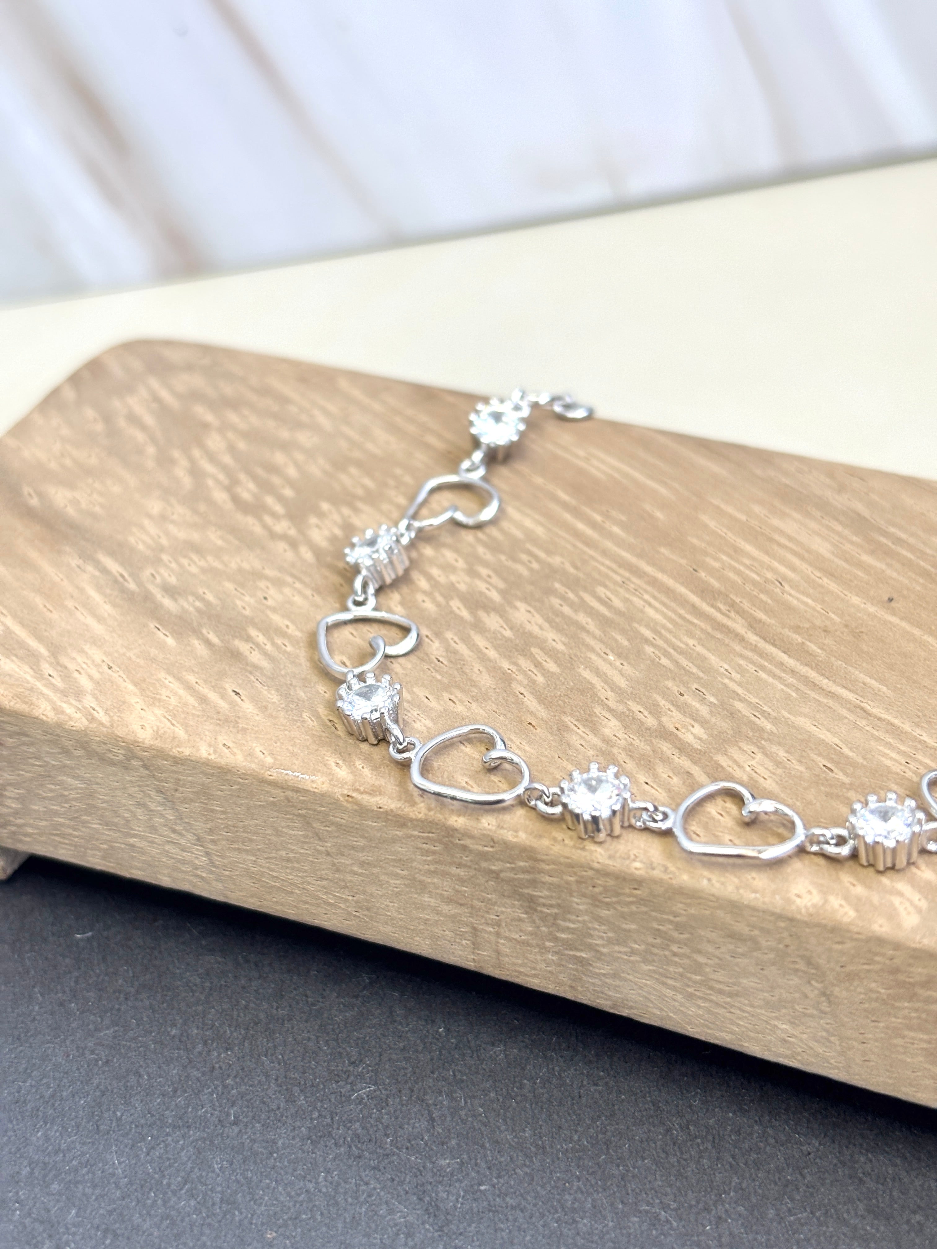 Silver 925 Hearts Bracelet - Pulcera Plata Corazones – TheMexHub Silver 925 Hearts Bracelet - Pulcera Plata Corazones – TheMexHub