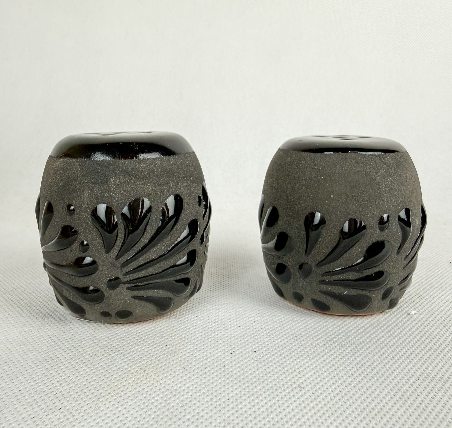 Talavera Style Black 2pc Salt and Pepper Sakers - Saleros Engobe Negro