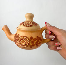 Load image into Gallery viewer, Velasco Oaxaca Pottery Tetera Mexican Tea Pot Clay Filigree Filigrana Oaxacan Pottery Atzompa Pottery
