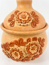 Load image into Gallery viewer, Velasco Oaxaca Pottery Sugar Bowl With Lid Azucarera Clay Filigree Filigrana Oaxacan Pottery Atzompa Pottery
