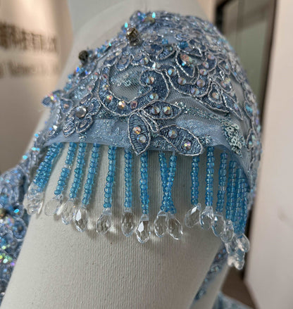 (LIVE 33) Elegant gowns, sparkling jewels, carve unique grace.