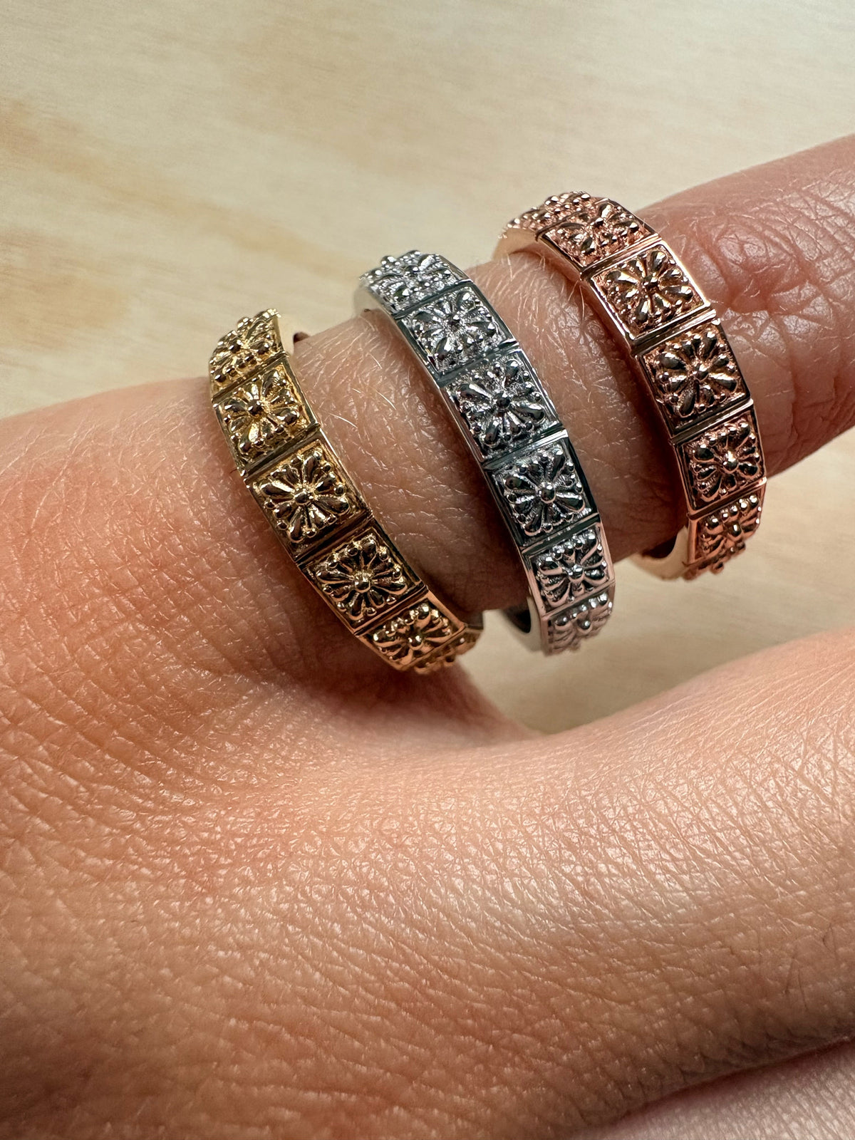 FLORES TALAVERA ETERNITY BAND