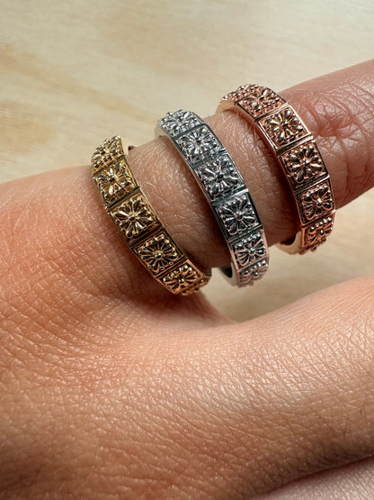 FLORES TALAVERA ETERNITY BAND