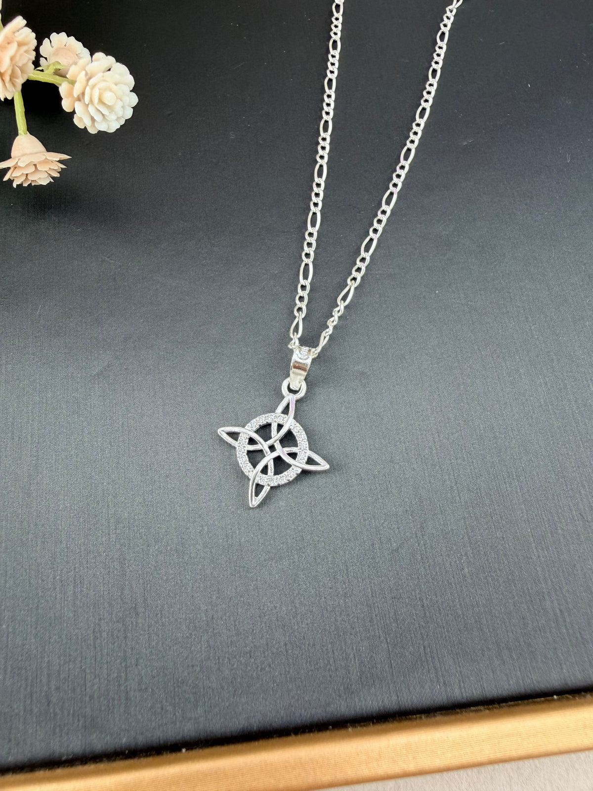 Silver 925 Witch Knot Necklace 18”| Cadena fígaro con nudo de bruja plata mexicana 925