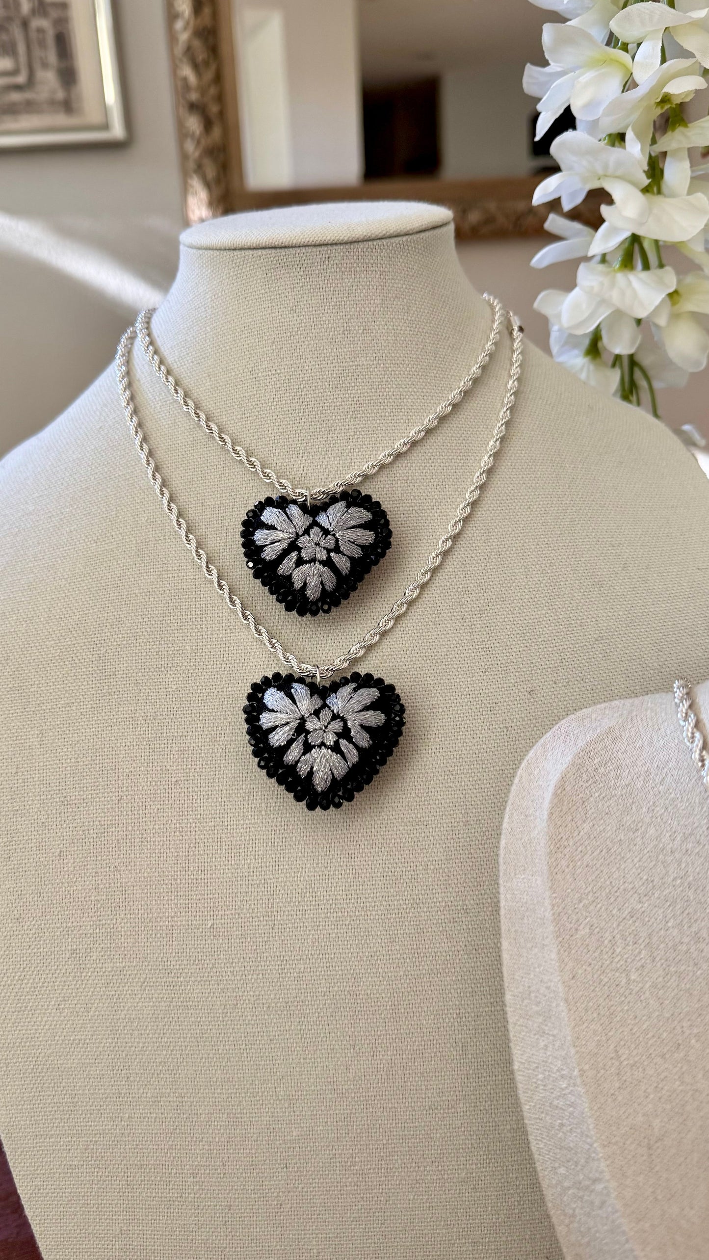 San Antonino Black heart Necklace - Collar Corazon