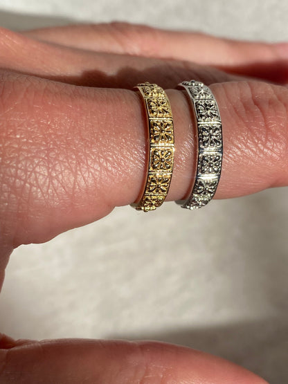 FLORES TALAVERA ETERNITY BAND