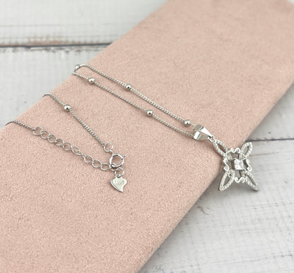 Witch Knot Necklace in 925 Silver with Beaded Chain | Collar nudo de bruja plata 925 con cadena de bolitas