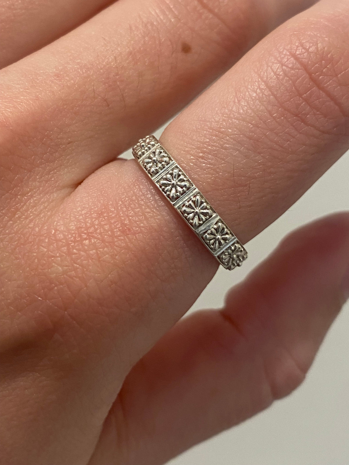FLORES TALAVERA ETERNITY BAND