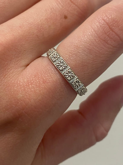 FLORES TALAVERA ETERNITY BAND