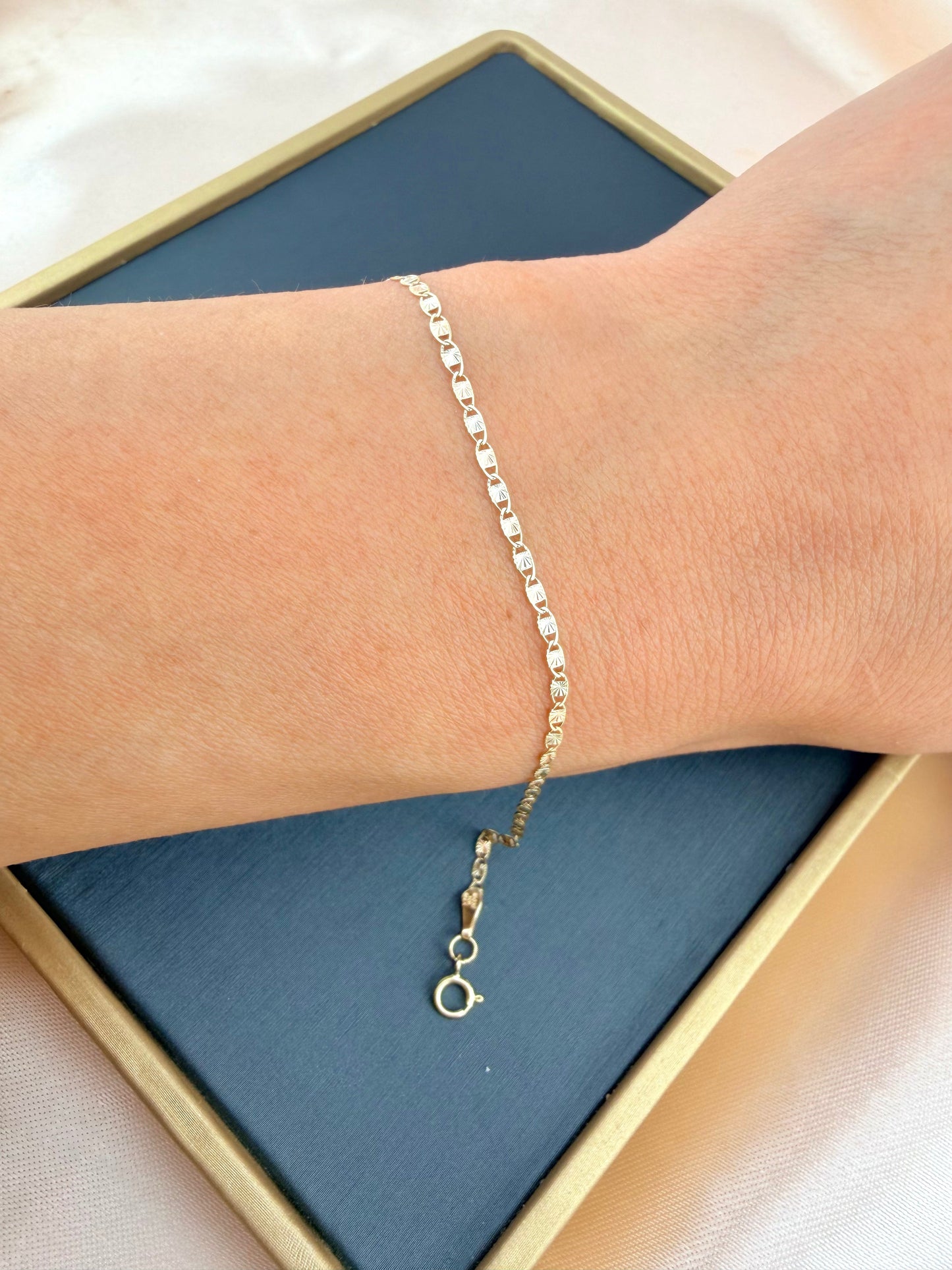 10K Solid Gold 3 Tone Diamond-Cut Chain 7" - Pulcera Oro