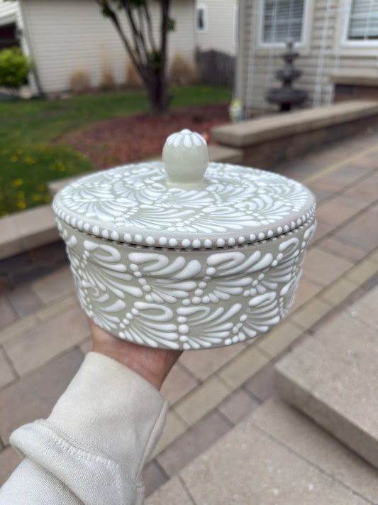 Talavera Tortilla Warmer - Tortillero Talavera (Beige/White)