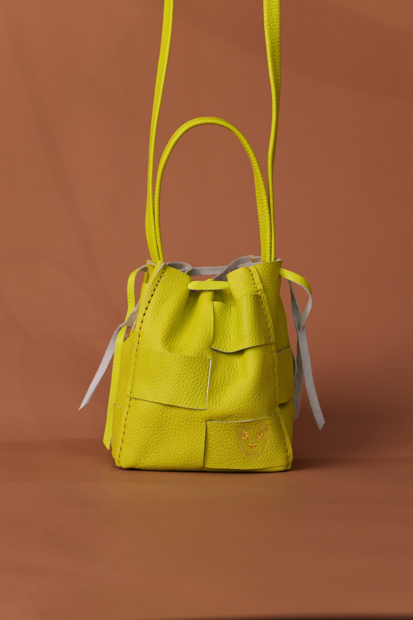 BELLA BUCKET BAG / HIGHLIGHTER YELLOW