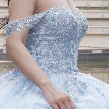 (LIVE 34) Fine gowns, weave dreamy tales.