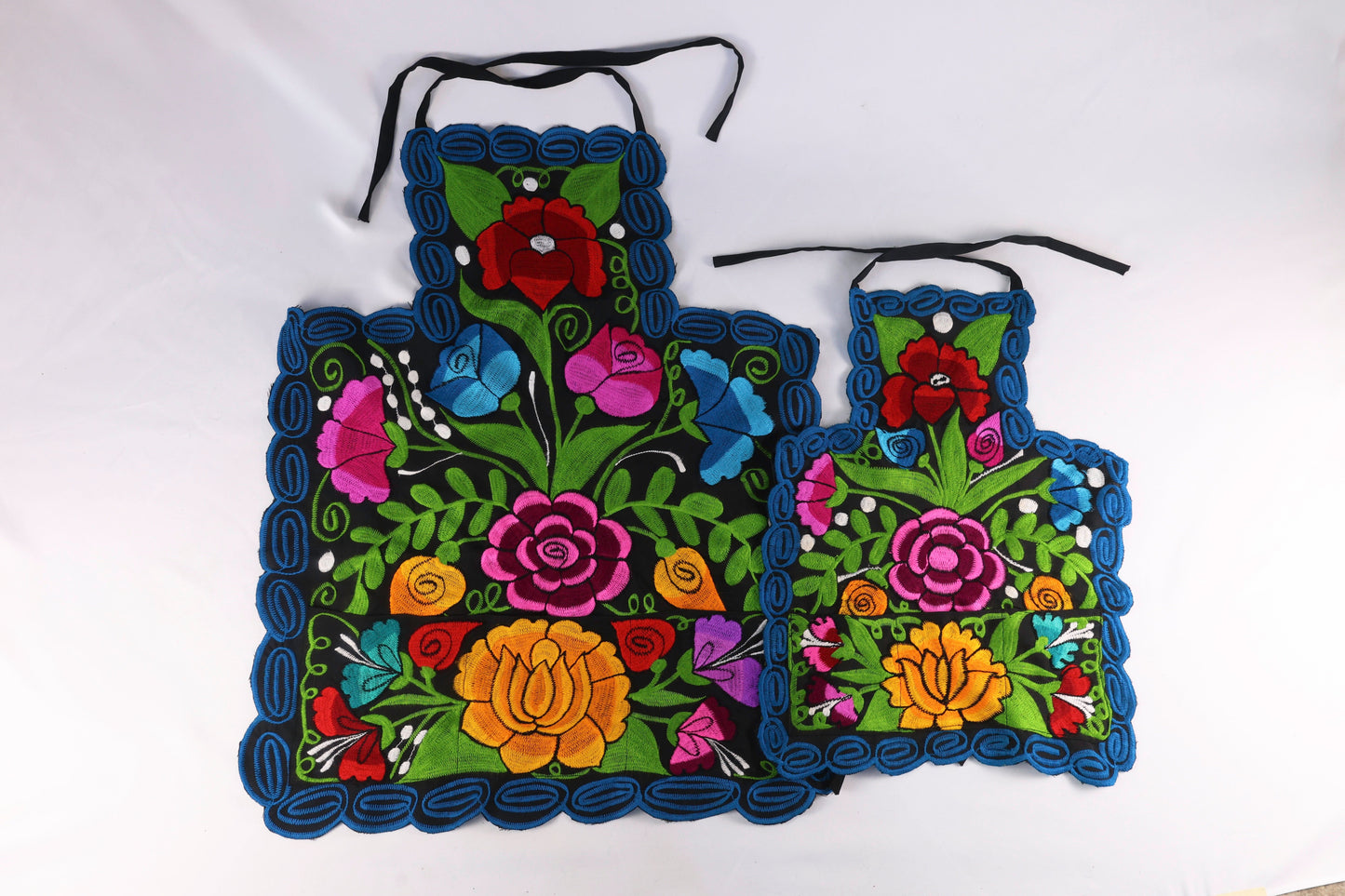 Embroidered Floral Apron 2 Pc Set - Juego Mandil Mama Hija