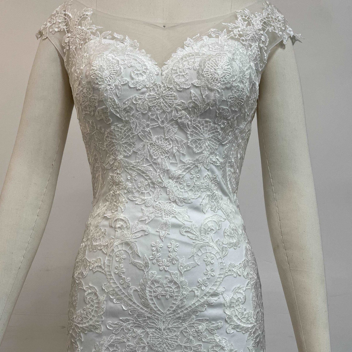 (LIVE 50)Fashionable minimalist handmade embroidered lace wedding dress.