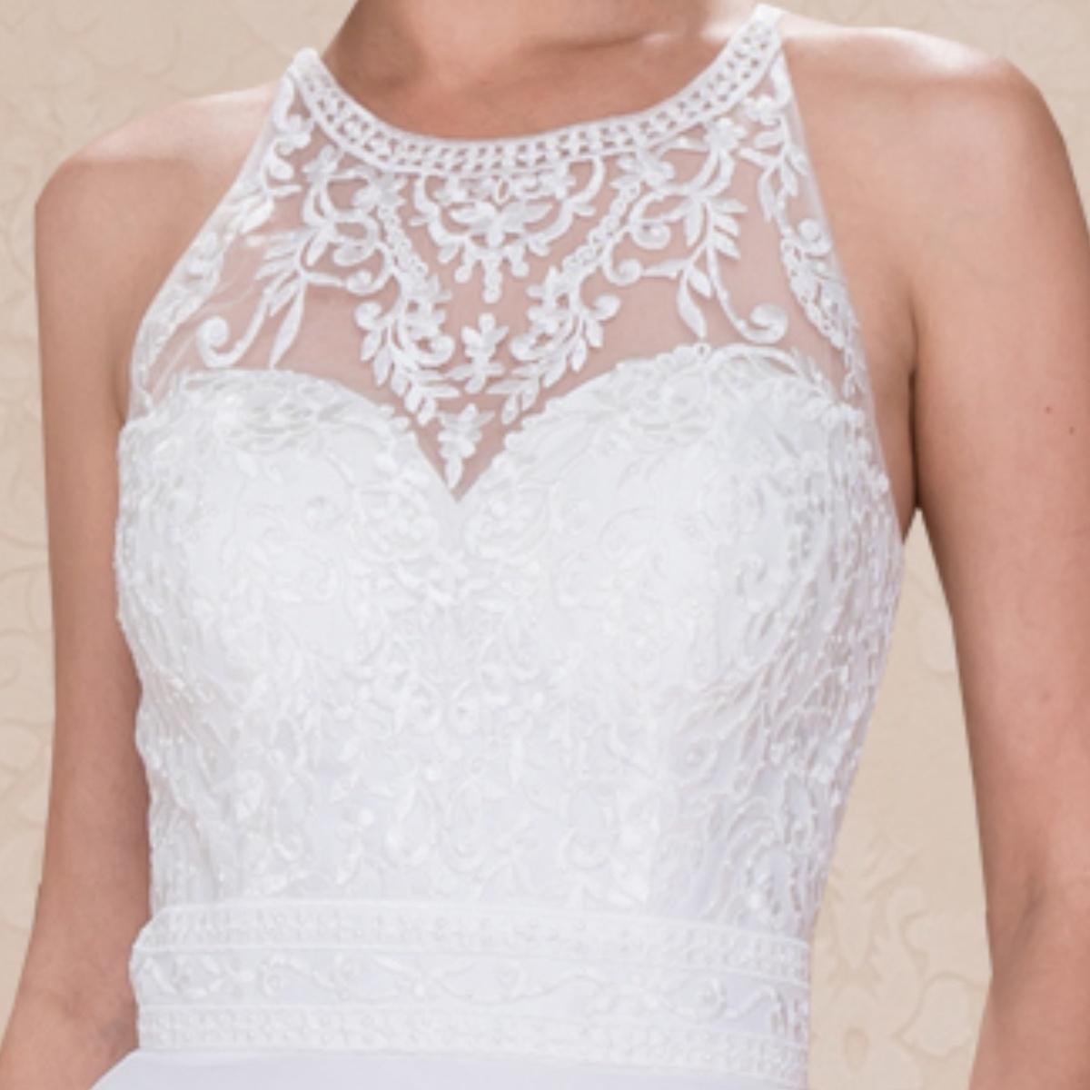 (LIVE 49) Solid color minimalist ultra long wedding dress.