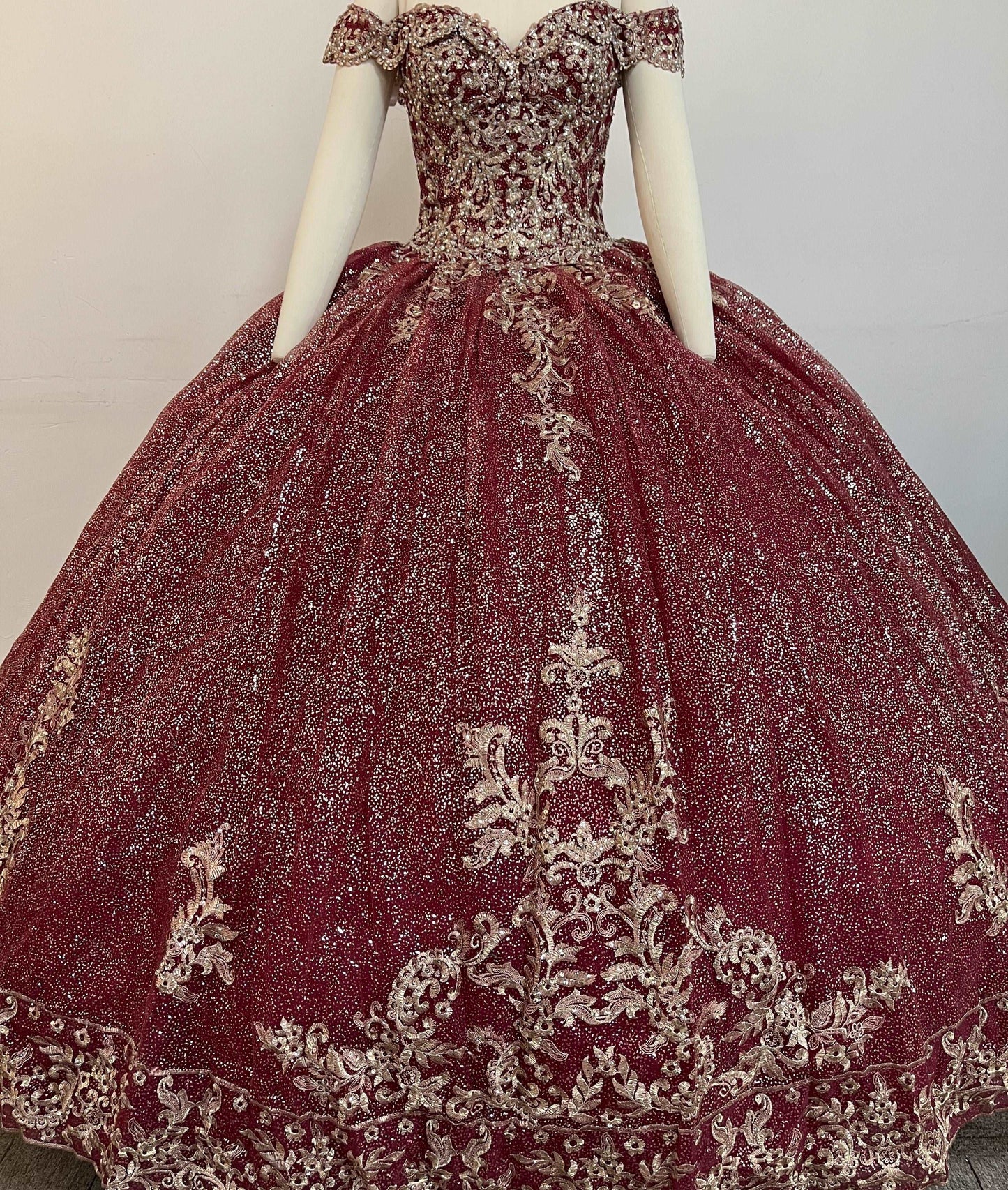 (LIVE 32) 15 ball gowns glitter tulle