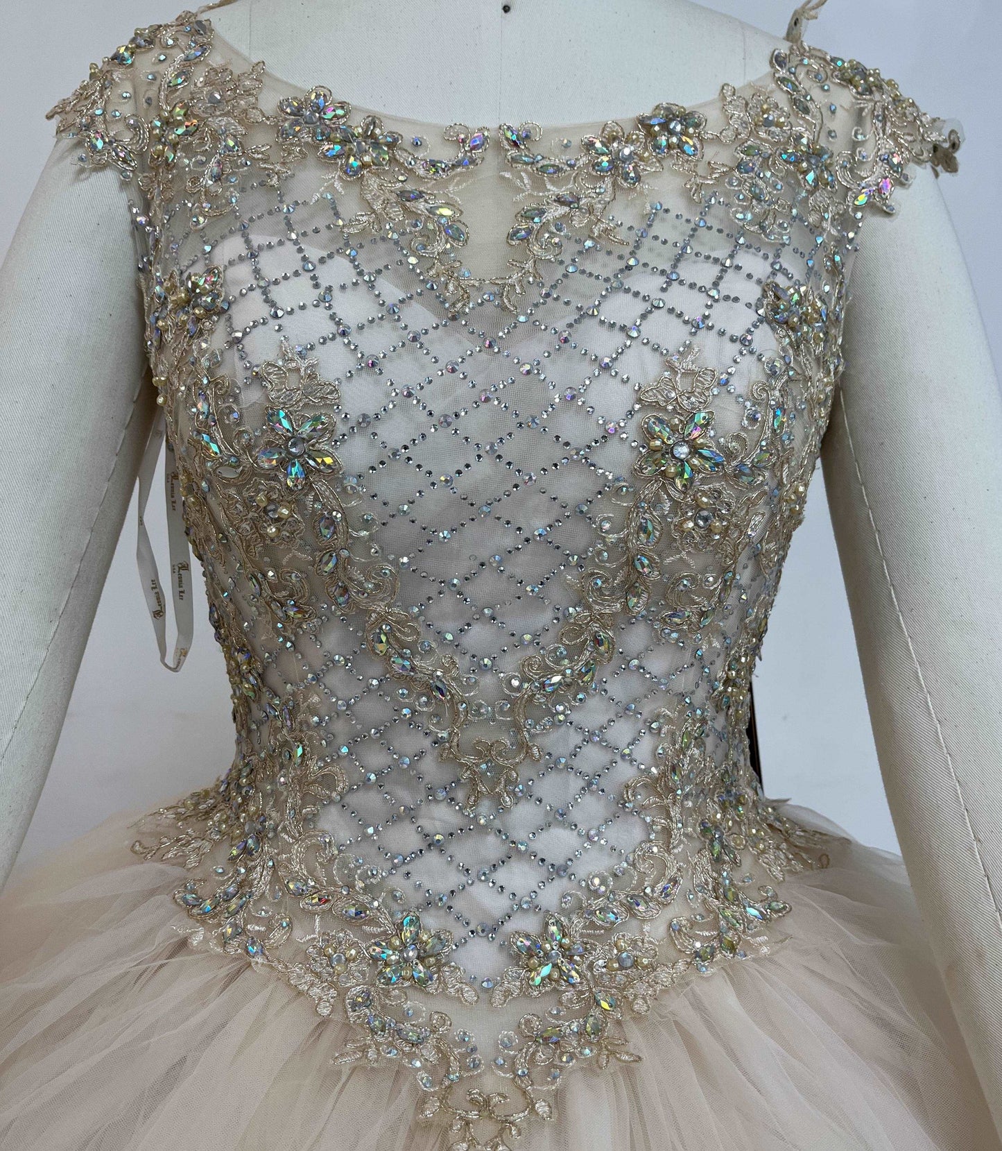 0.1 Fine gowns, 3D embroidery, weave dreamy tales.