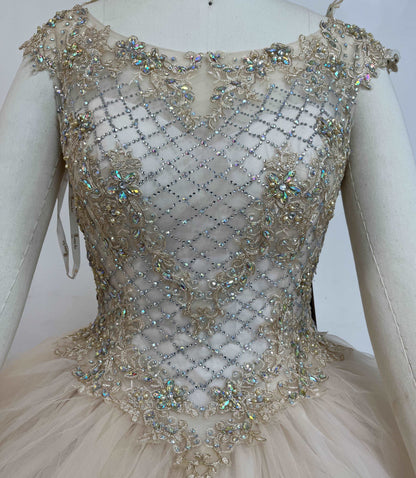 0.1 Fine gowns, 3D embroidery, weave dreamy tales.