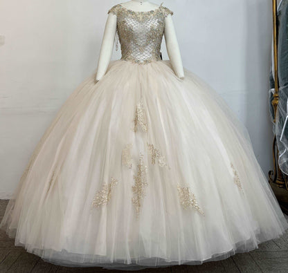 0.1 Fine gowns, 3D embroidery, weave dreamy tales.