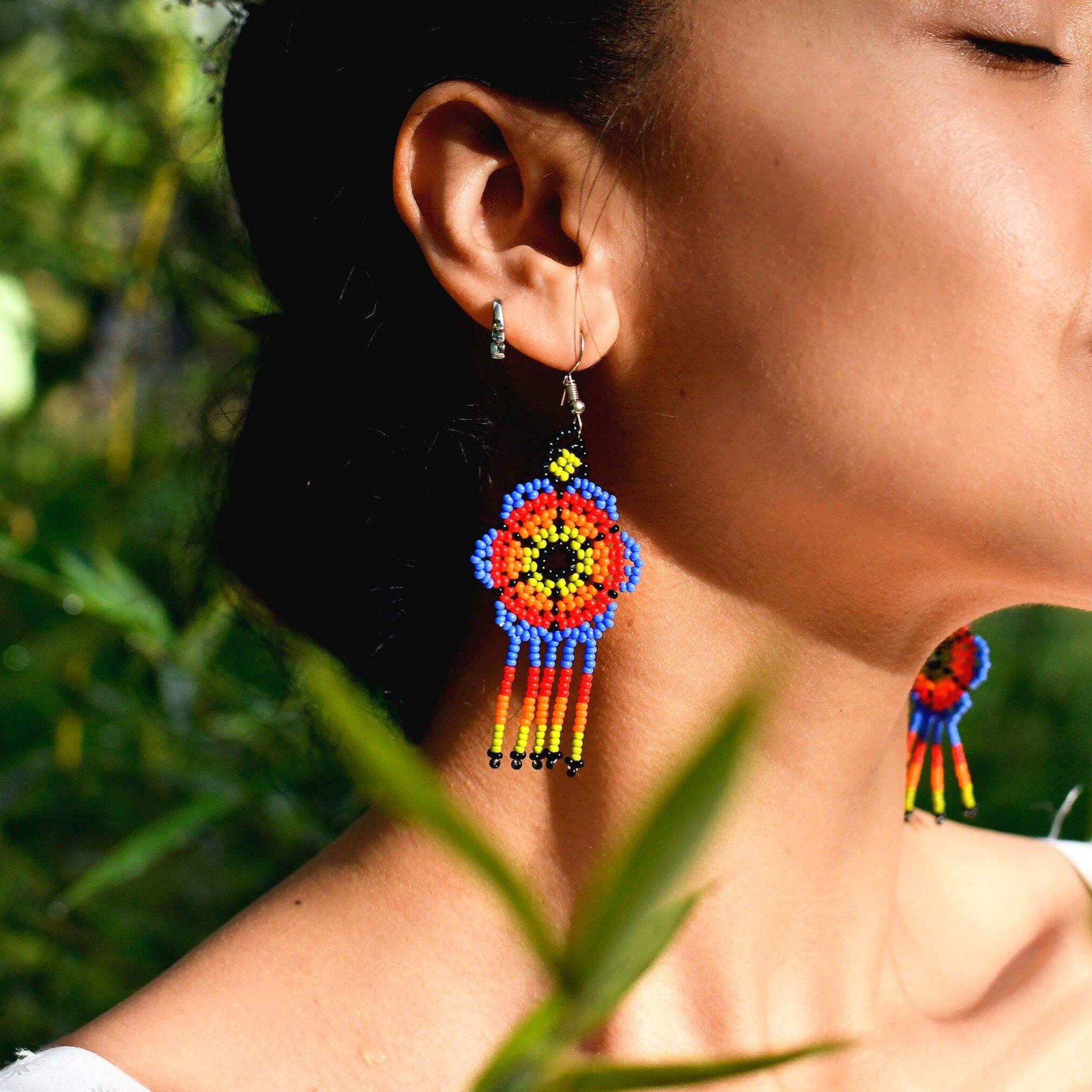<strong>Unique Mexican Style: Earrings & Bags Collection</strong>