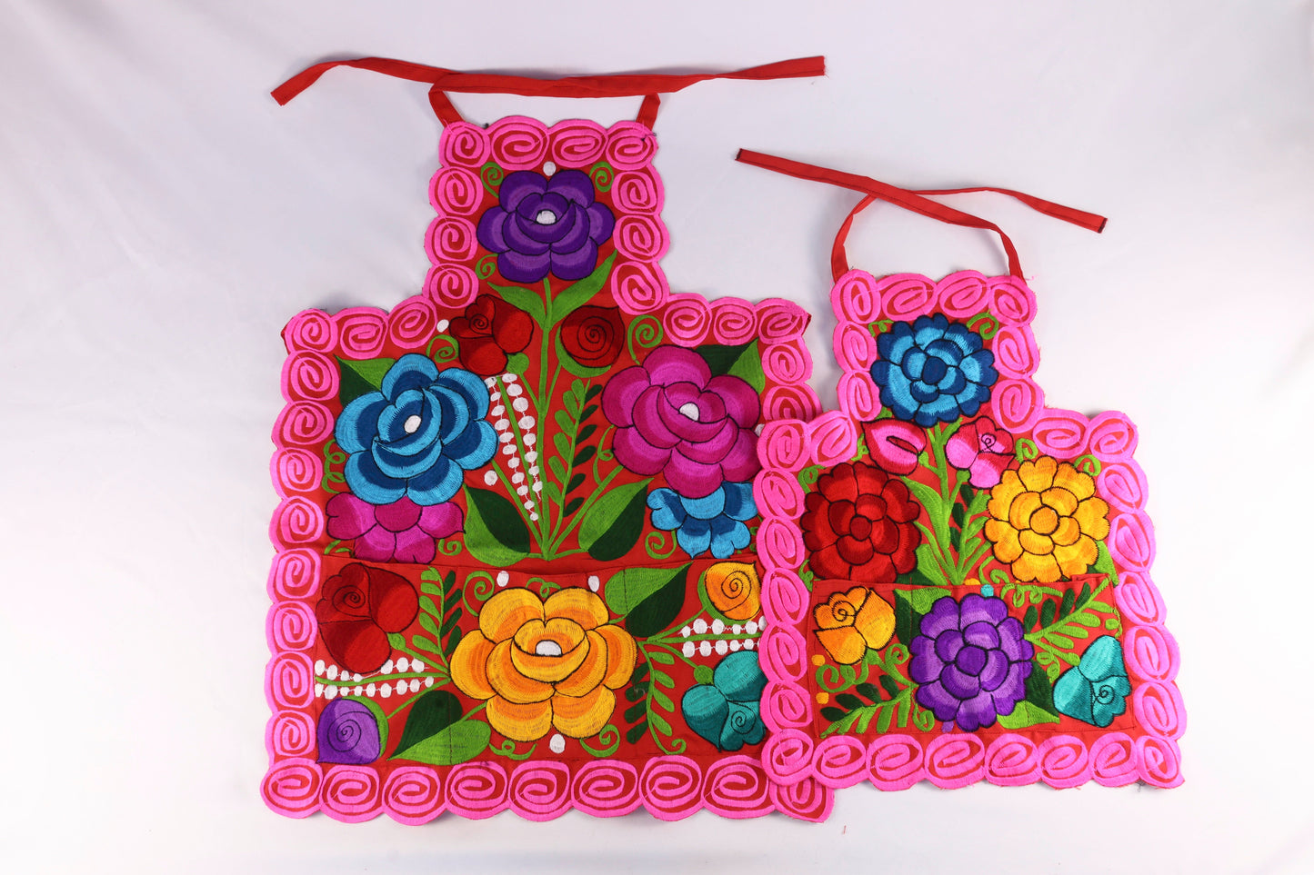 Embroidered Floral Apron 2 Pc Set - Juego Mandil Mama Hija